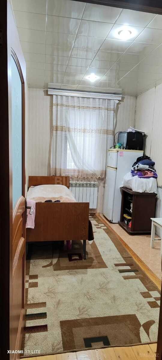 3 otaqlı Köhnə tikili, Bakıxanov q., Bakı