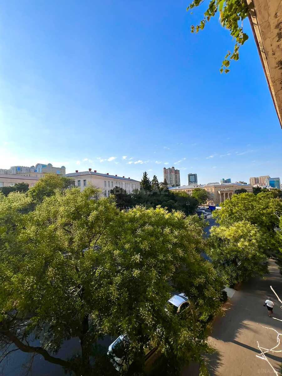 2 otaqlı Köhnə tikili, Elmlər Akademiyası m., Bakı
