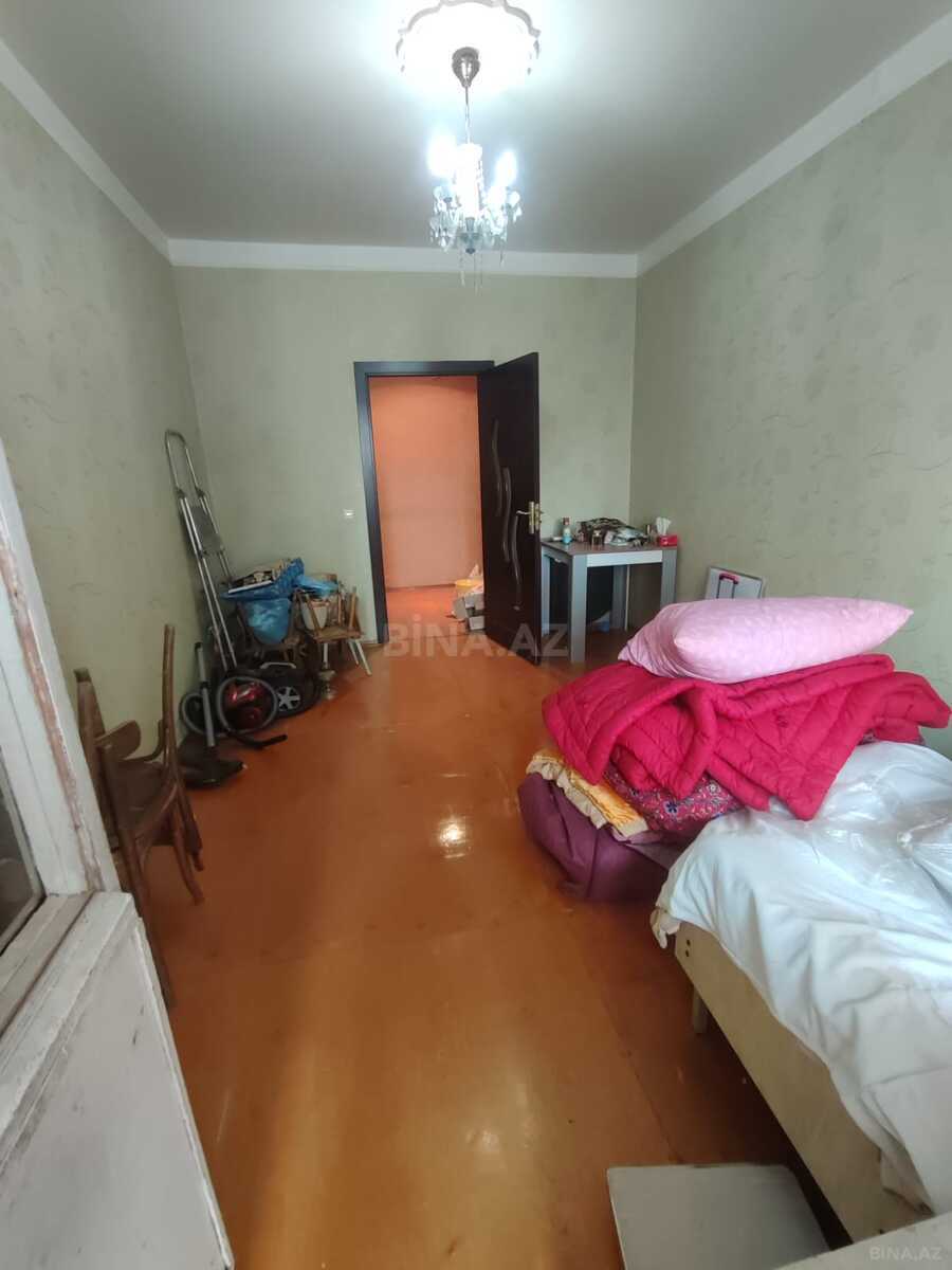 3 otaqlı Köhnə tikili, Memar Əcəmi m., Bakı