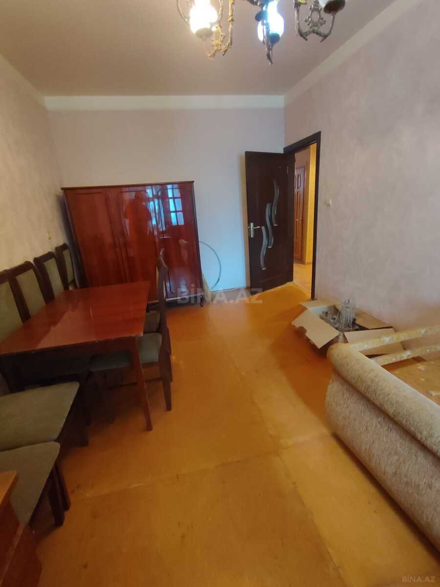 3 otaqlı Köhnə tikili, Memar Əcəmi m., Bakı