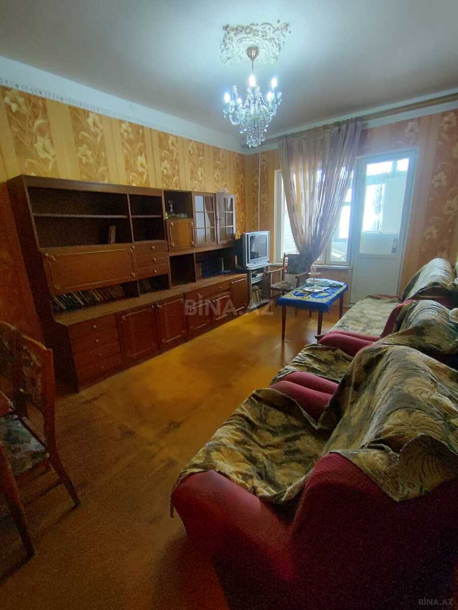 3 otaqlı Köhnə tikili, Memar Əcəmi m., Bakı