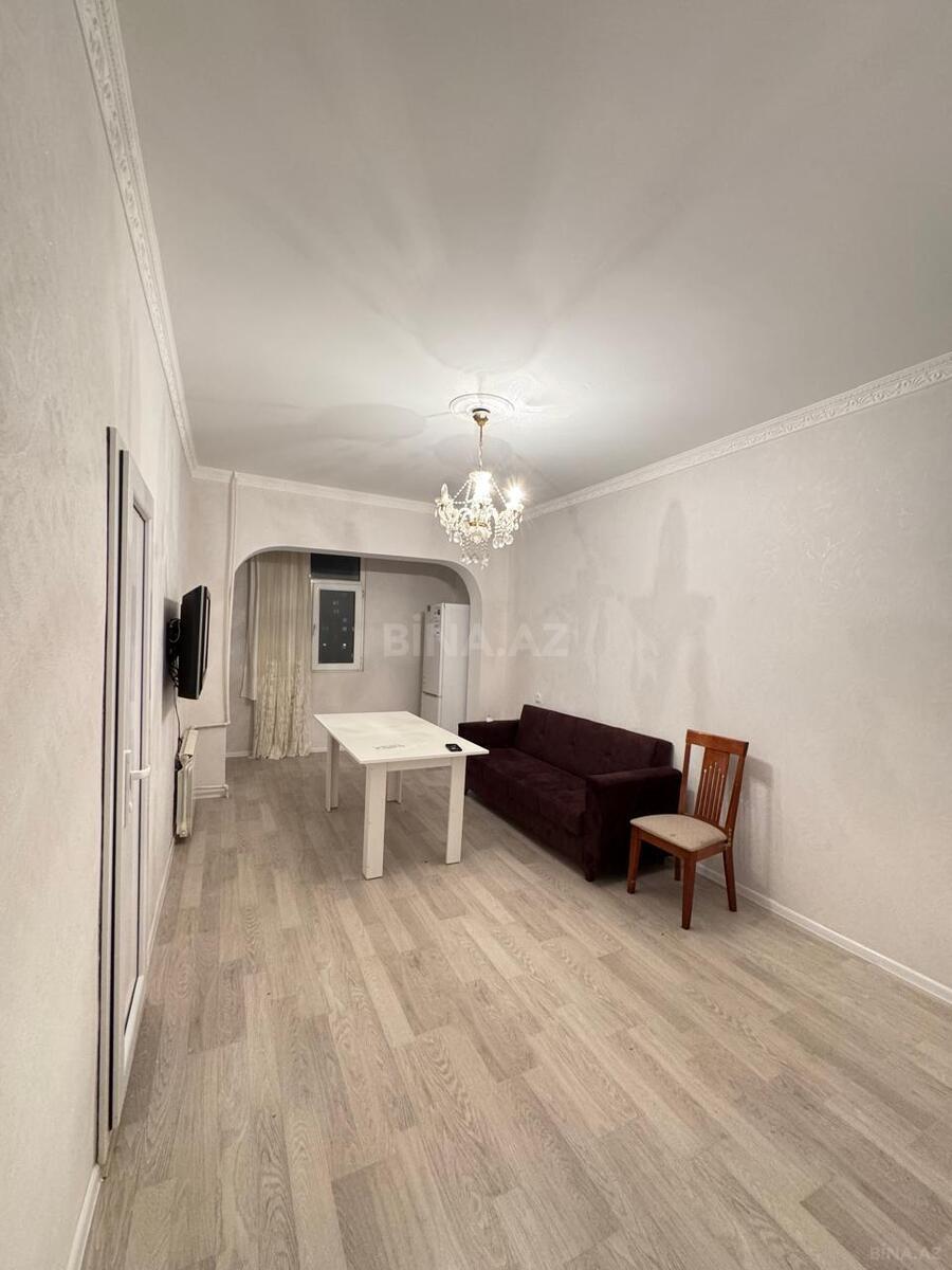2 otaqlı Köhnə tikili, Memar Əcəmi m., Bakı