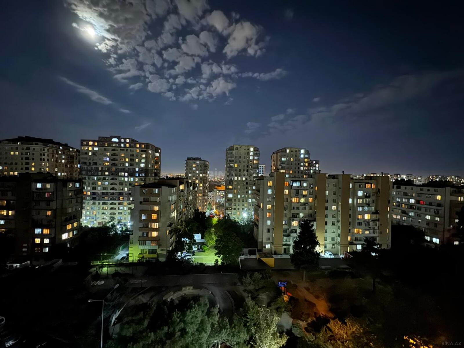 2 otaqlı Köhnə tikili, Memar Əcəmi m., Bakı