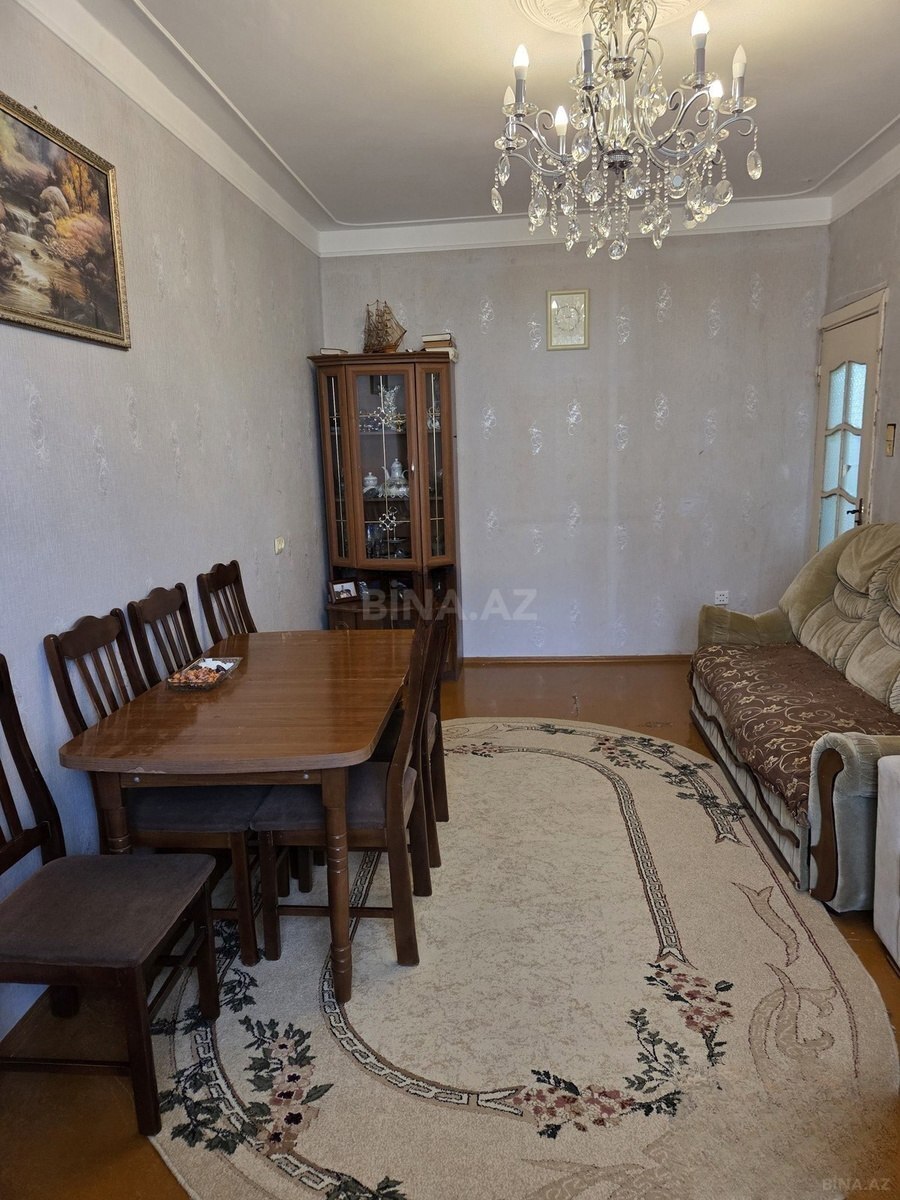 3 otaqlı Köhnə tikili, Həzi Aslanov m., Bakı
