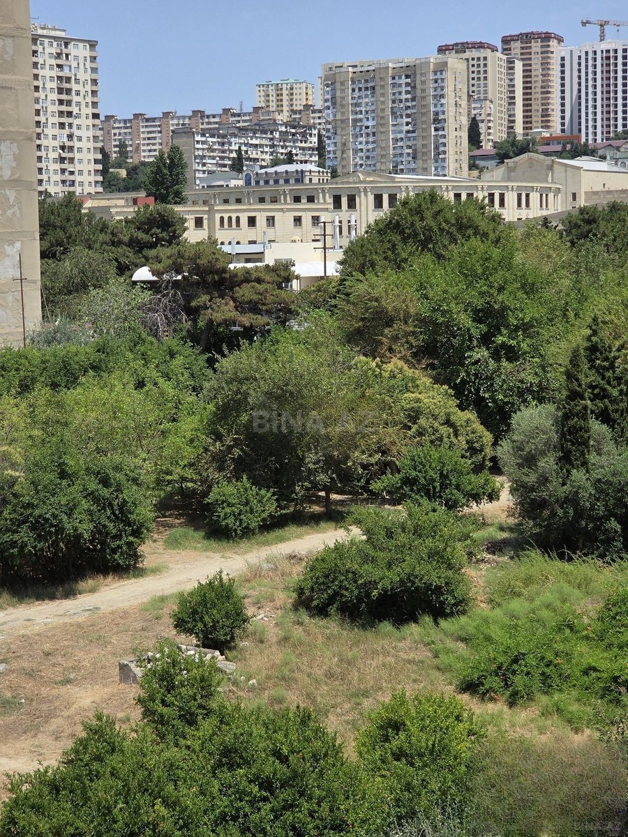 3 otaqlı Köhnə tikili, Həzi Aslanov m., Bakı