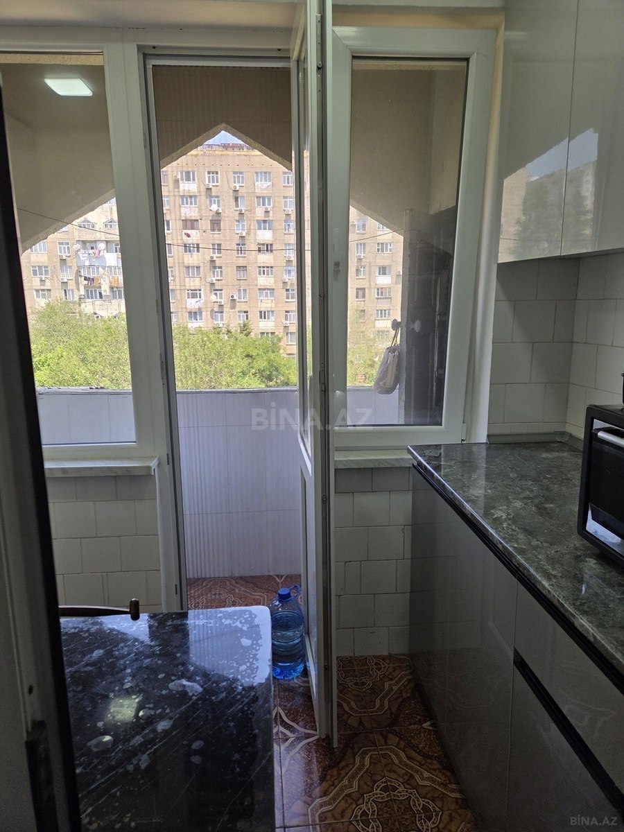 3 otaqlı Köhnə tikili, Həzi Aslanov m., Bakı