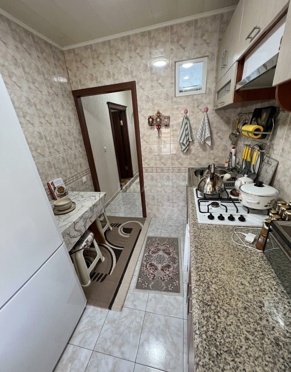 3 otaqlı Köhnə tikili, Həzi Aslanov m., Bakı