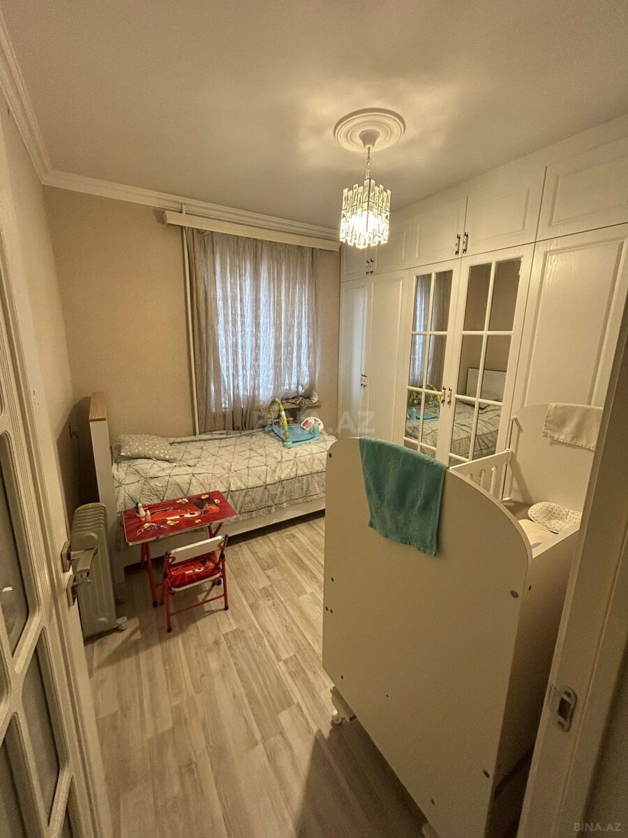 3 otaqlı Köhnə tikili, Elmlər Akademiyası m., Bakı