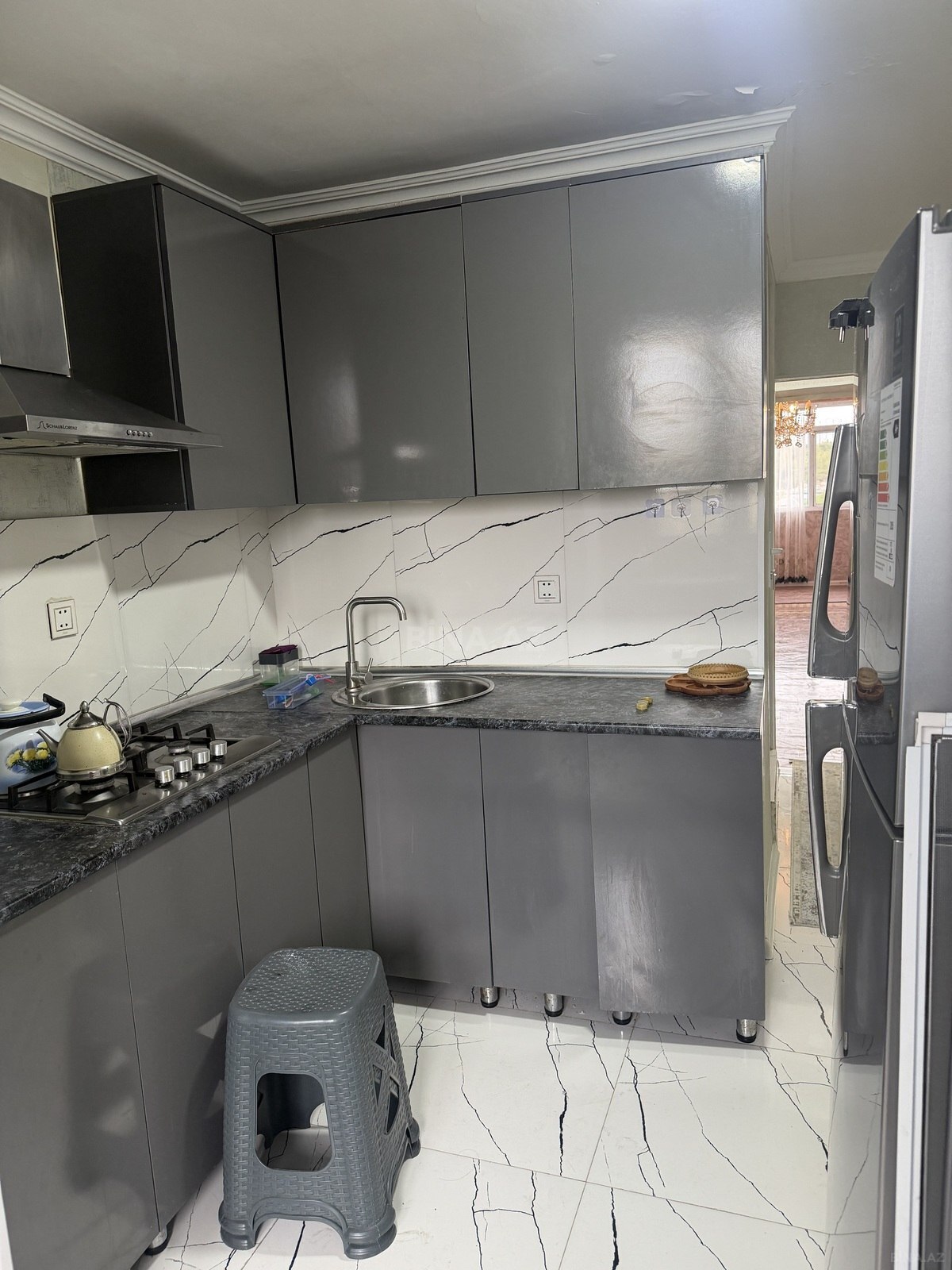 3 otaqlı Köhnə tikili, Elmlər Akademiyası m., Bakı