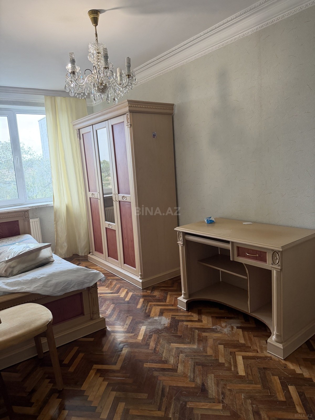 3 otaqlı Köhnə tikili, Elmlər Akademiyası m., Bakı