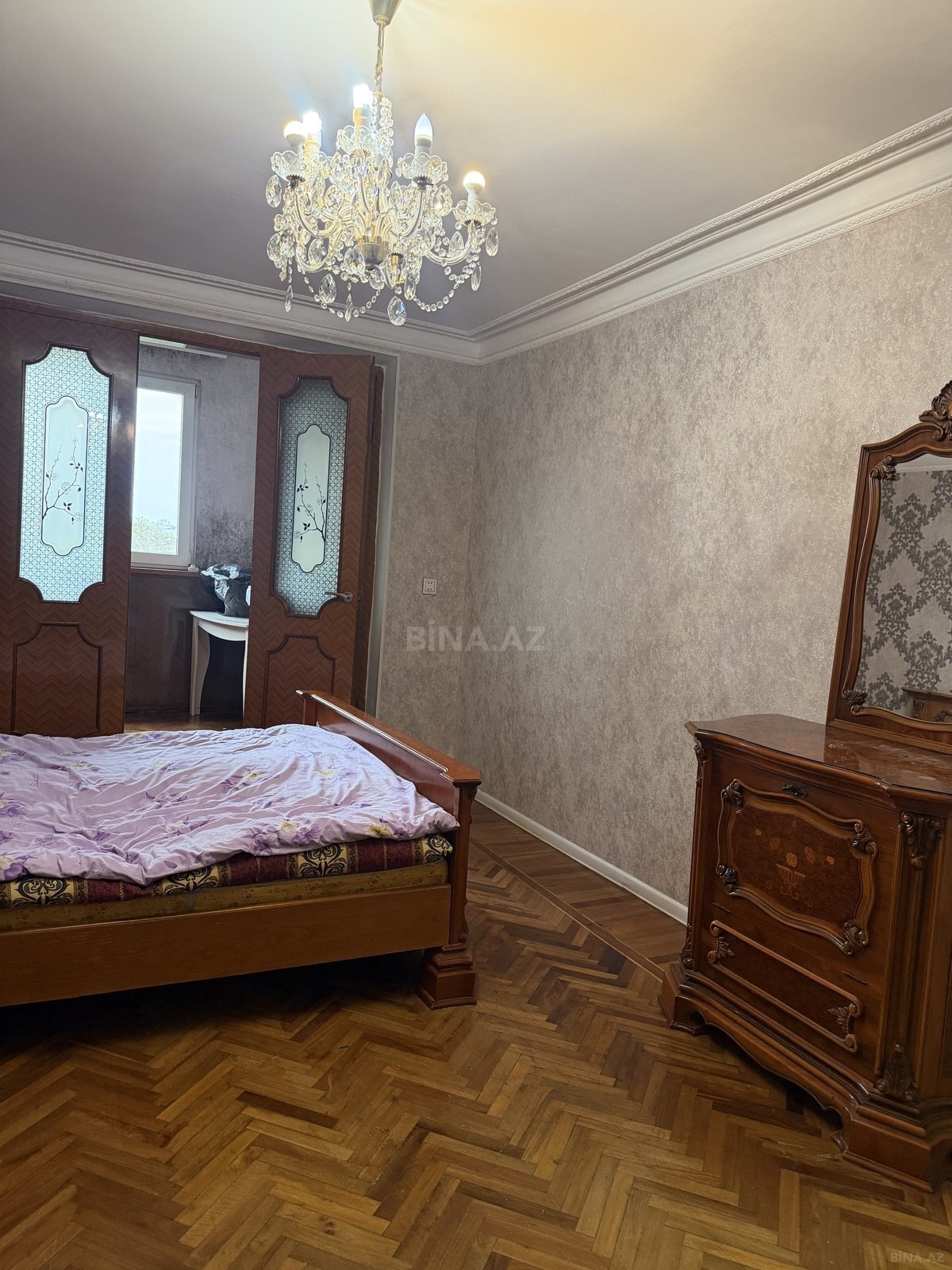 3 otaqlı Köhnə tikili, Elmlər Akademiyası m., Bakı