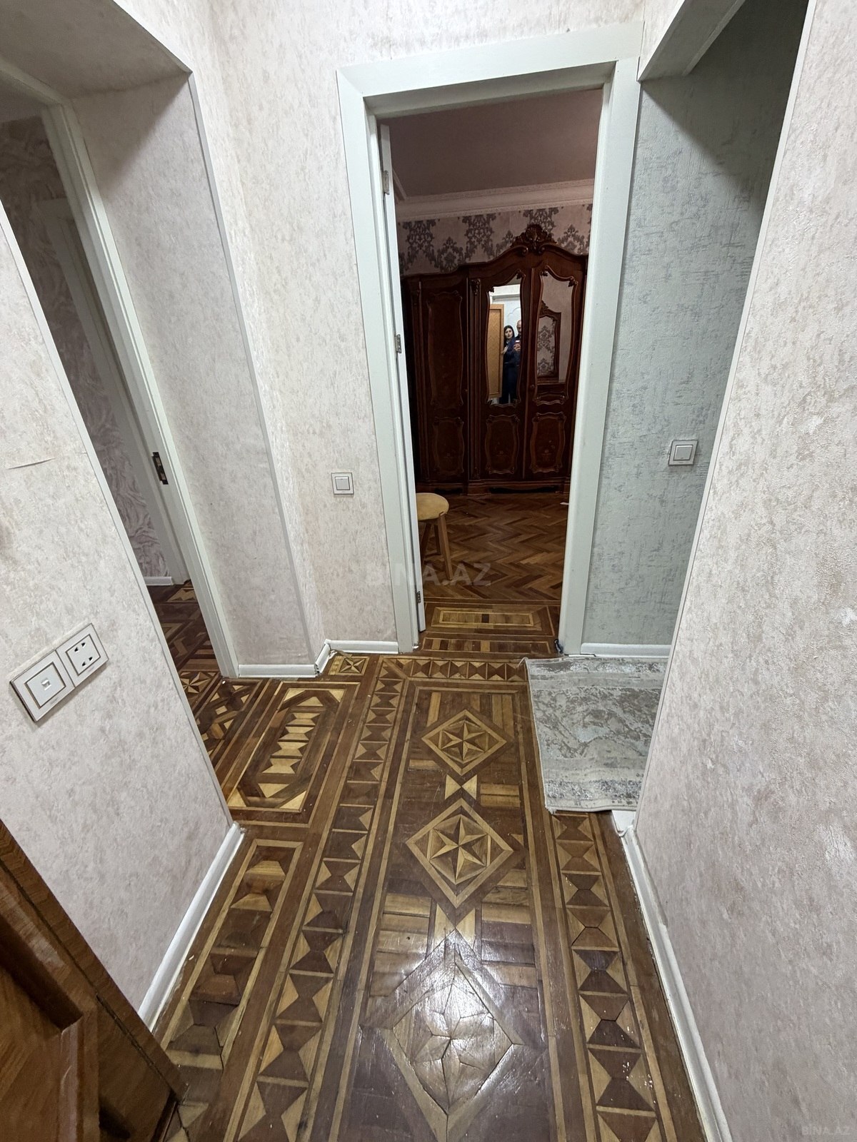 3 otaqlı Köhnə tikili, Elmlər Akademiyası m., Bakı