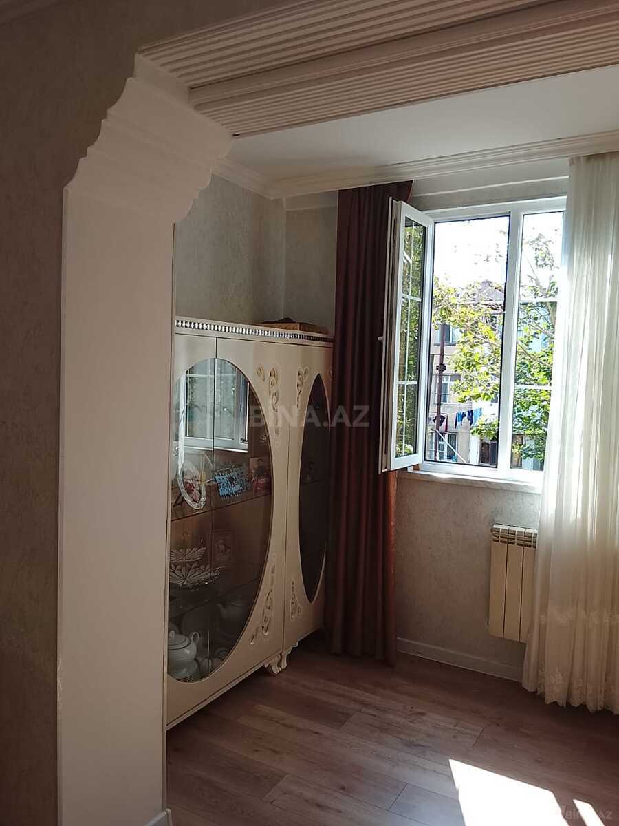 3 otaqlı Köhnə tikili, Neftçilər m., Bakı