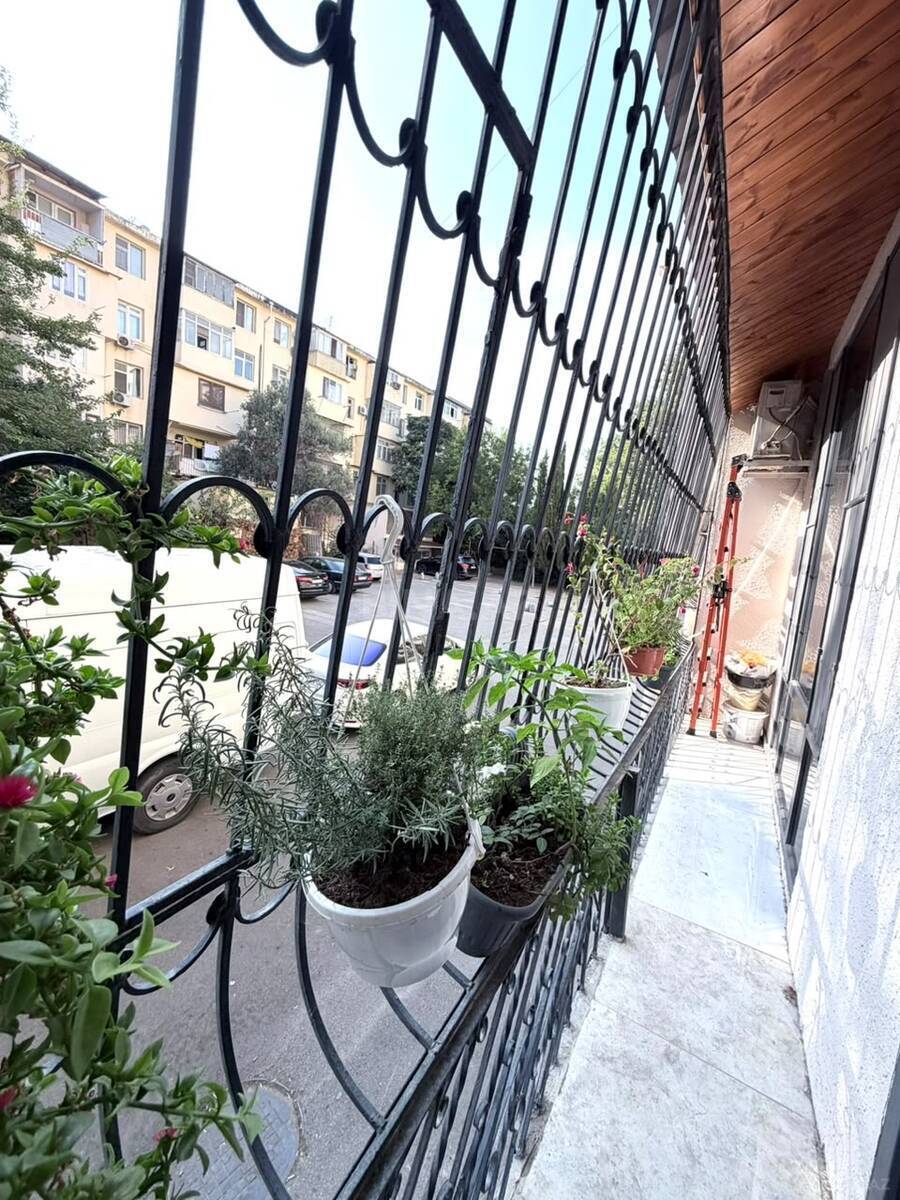 3 otaqlı Köhnə tikili, Nizami m., Bakı