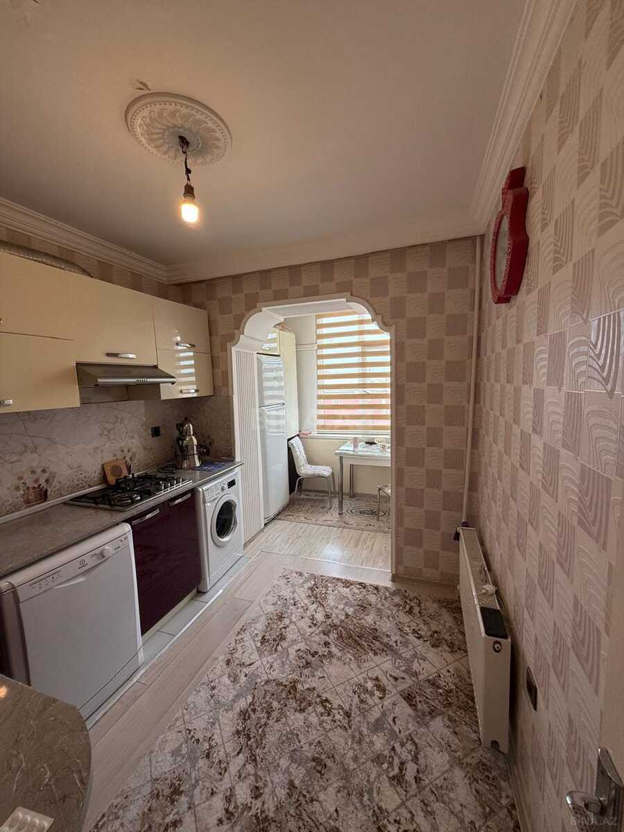 3 otaqlı Köhnə tikili, Bakıxanov q., Bakı