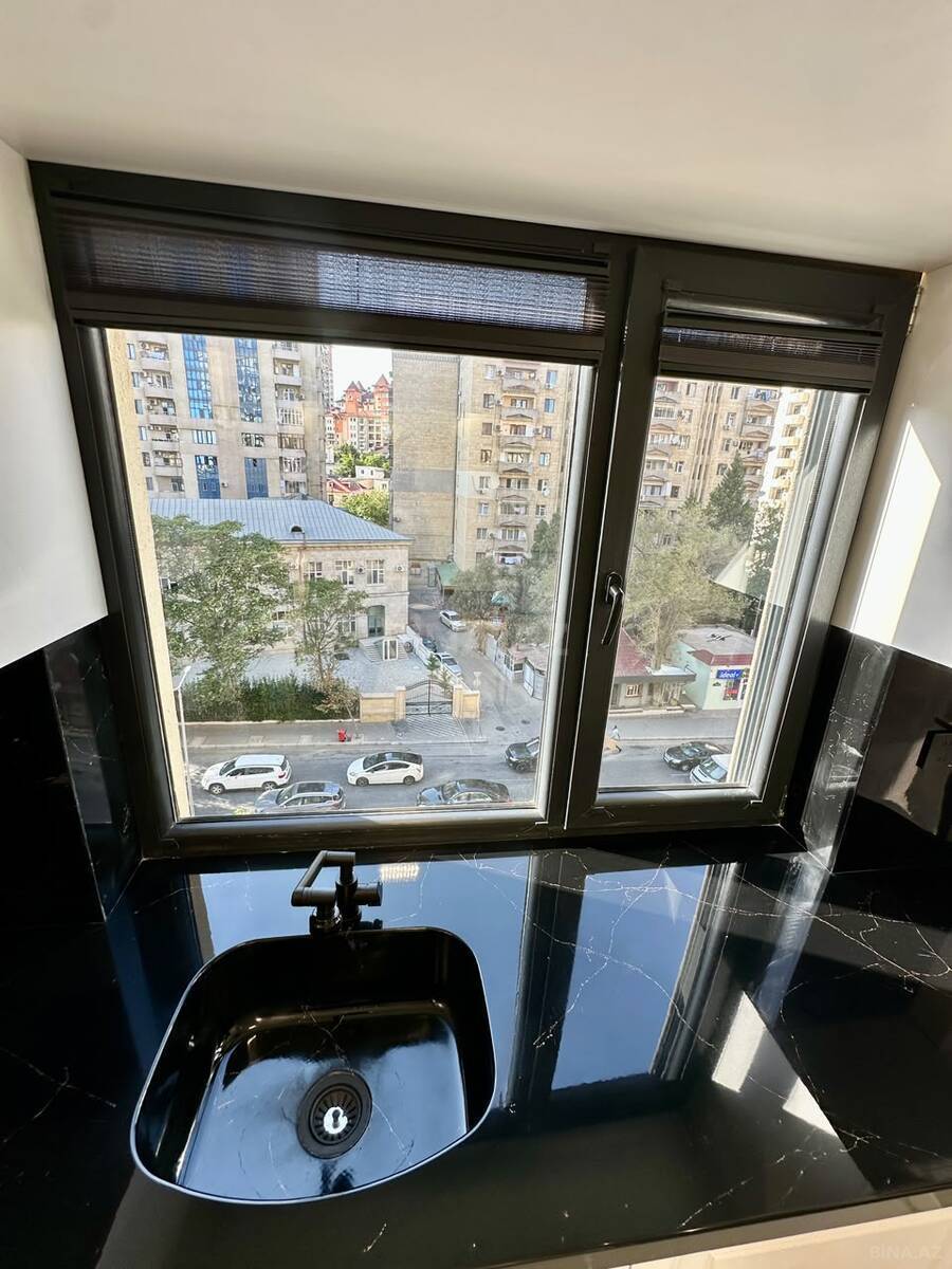 3 otaqlı Köhnə tikili, 28 May m., Bakı