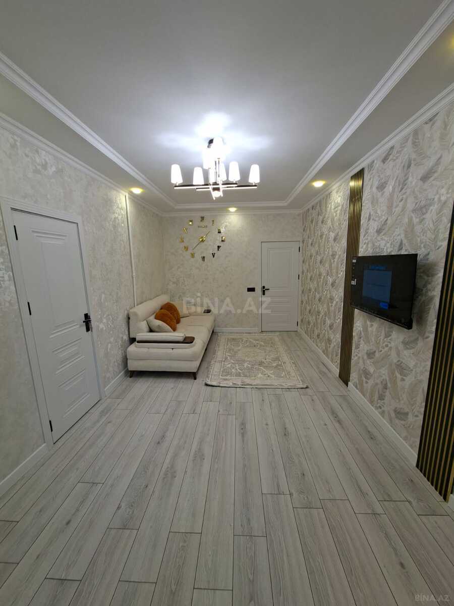 3 otaqlı Köhnə tikili, Bakıxanov q., Bakı