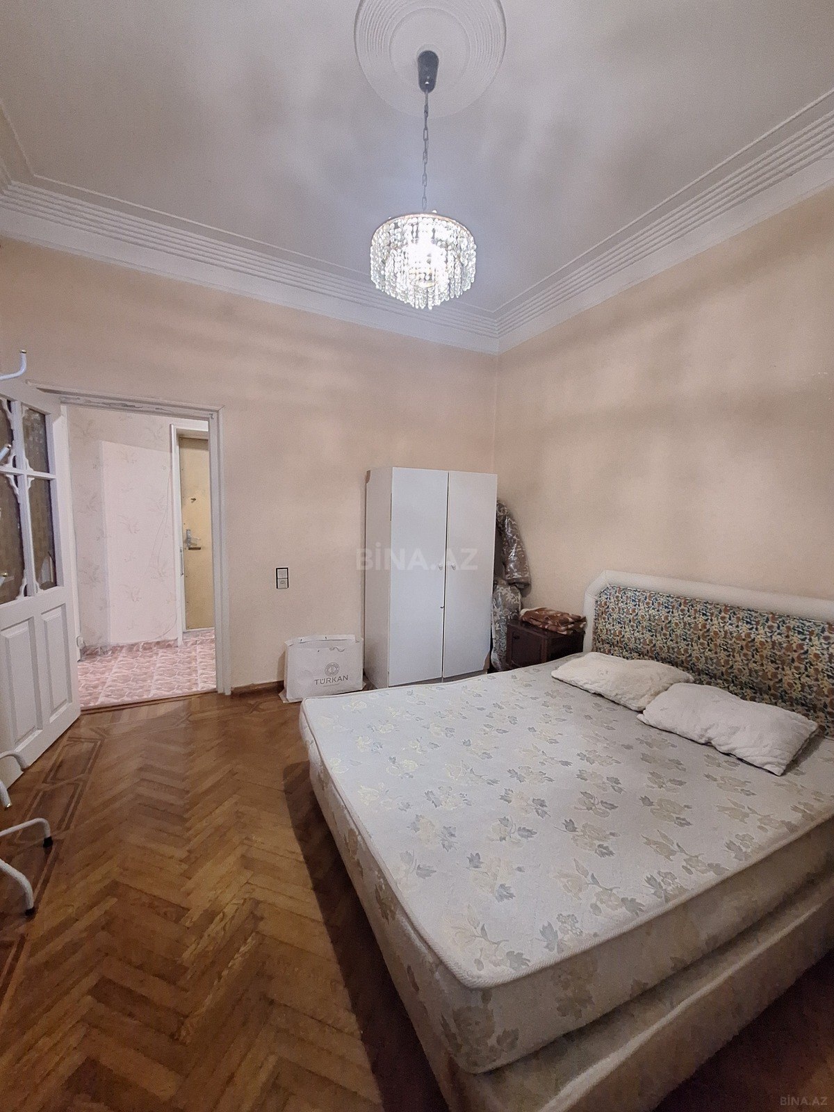 2 otaqlı Köhnə tikili, Elmlər Akademiyası m., Bakı