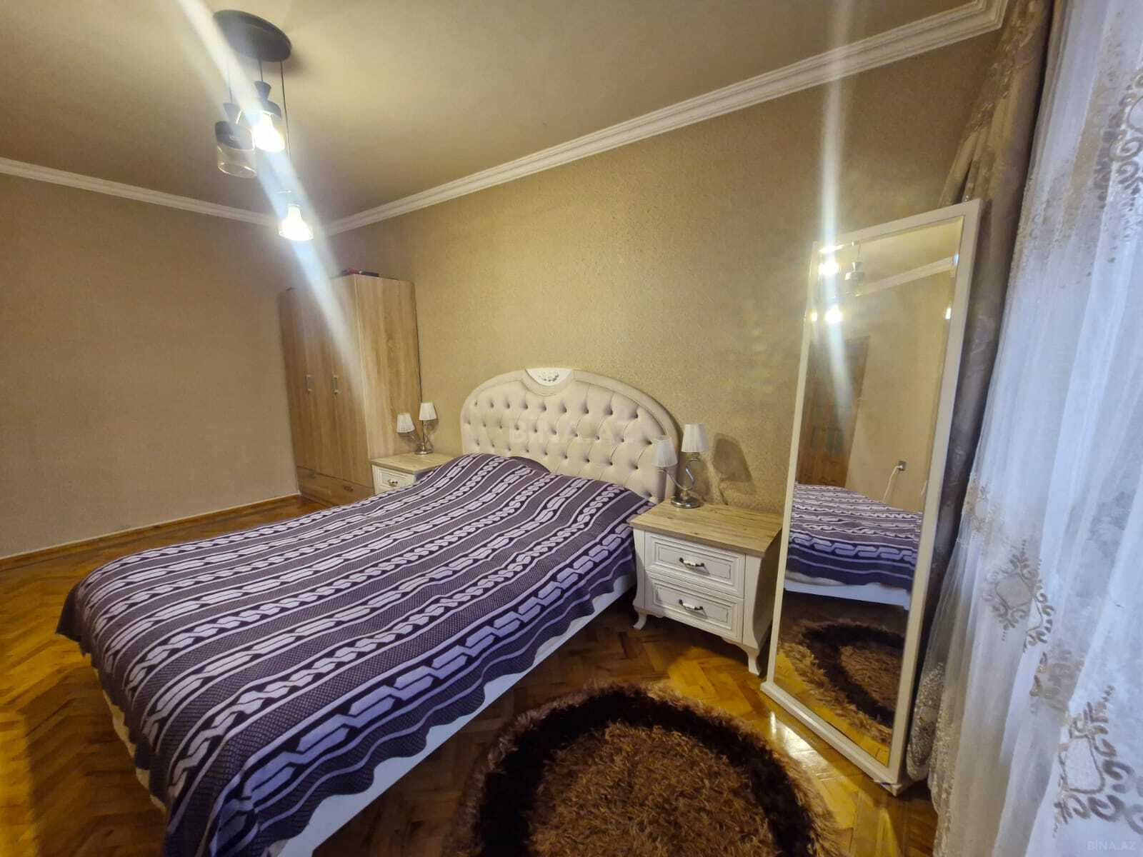 4 otaqlı Köhnə tikili, Nizami m., Bakı