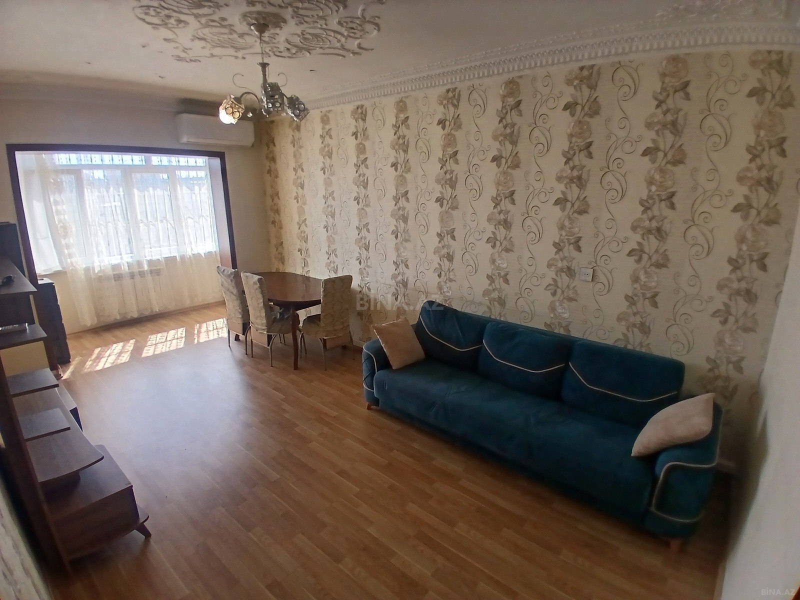 3 otaqlı Köhnə tikili, Xalqlar Dostluğu m., Bakı