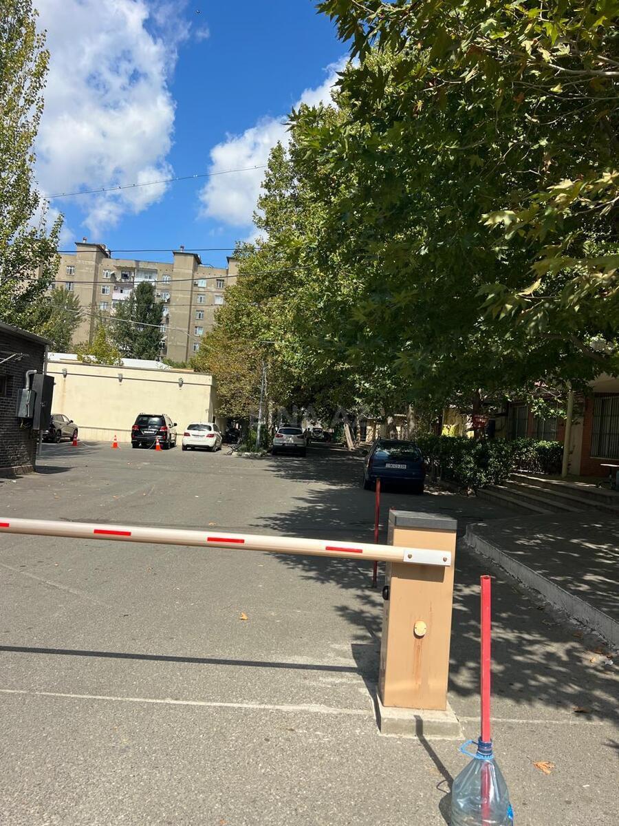 3 otaqlı Köhnə tikili, Bakıxanov q., Bakı