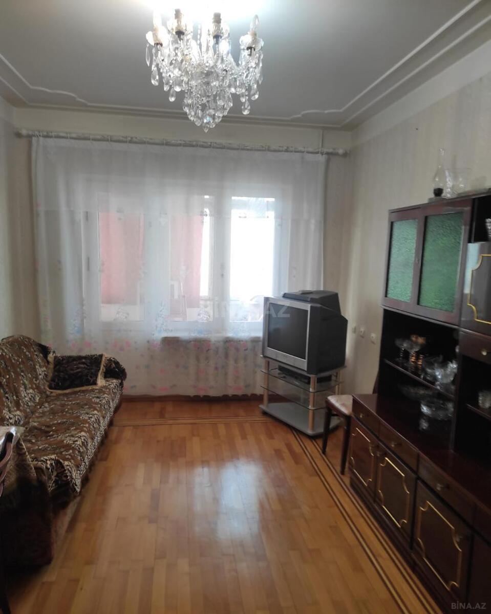 3 otaqlı Köhnə tikili, Memar Əcəmi m., Bakı