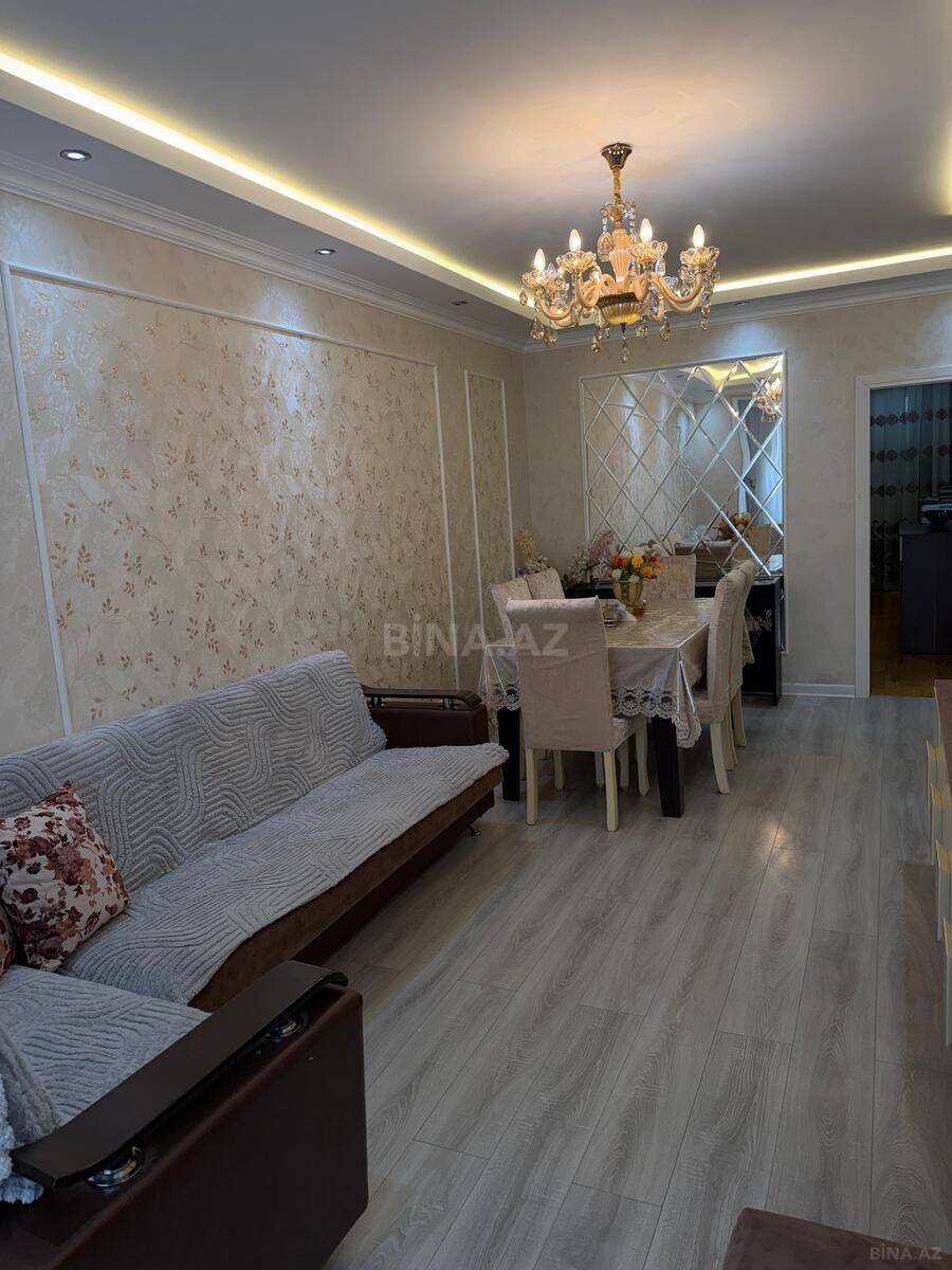 3 otaqlı Köhnə tikili, Oğuz
