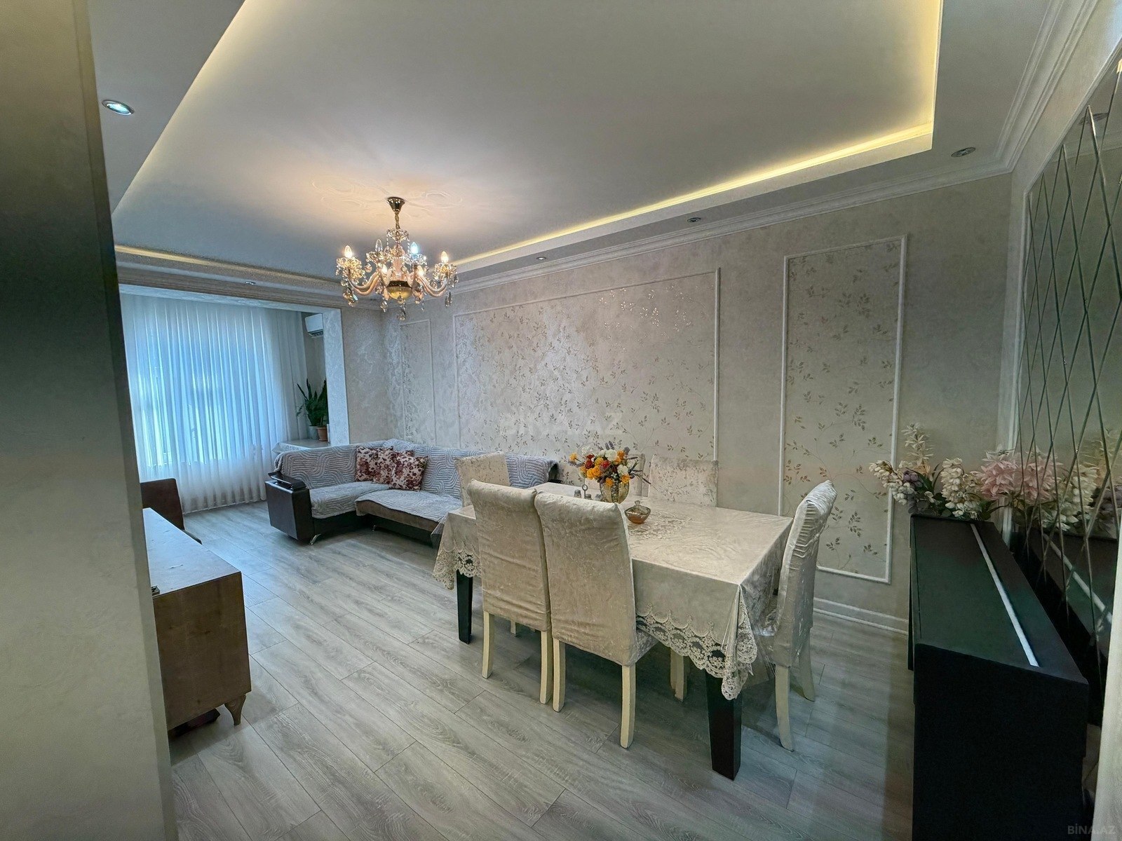 3 otaqlı Köhnə tikili, Oğuz