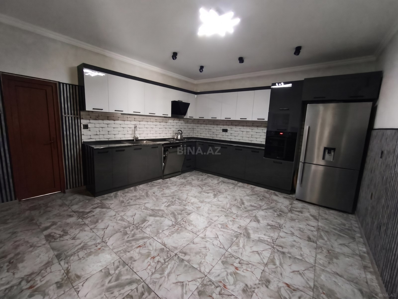 8 otaqlı Həyət evi/Bağ evi, Azadlıq Prospekti m., Bakı