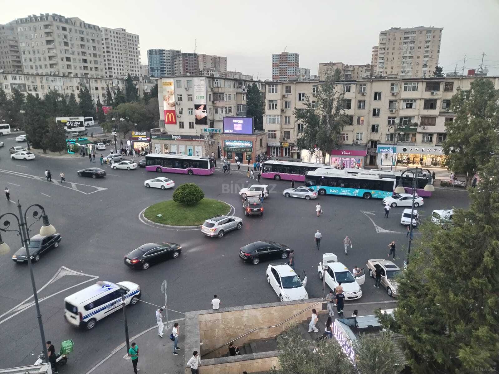 3 otaqlı Köhnə tikili, Memar Əcəmi m., Bakı