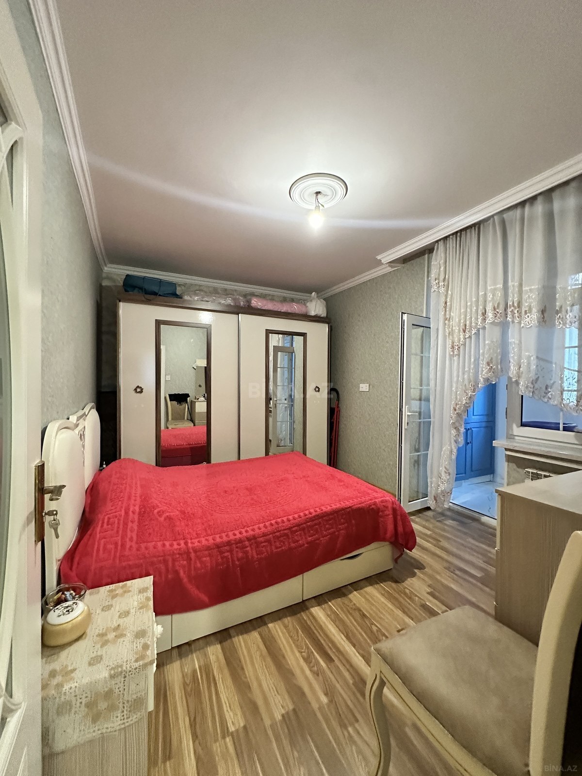 2 otaqlı Köhnə tikili, Xalqlar Dostluğu m., Bakı