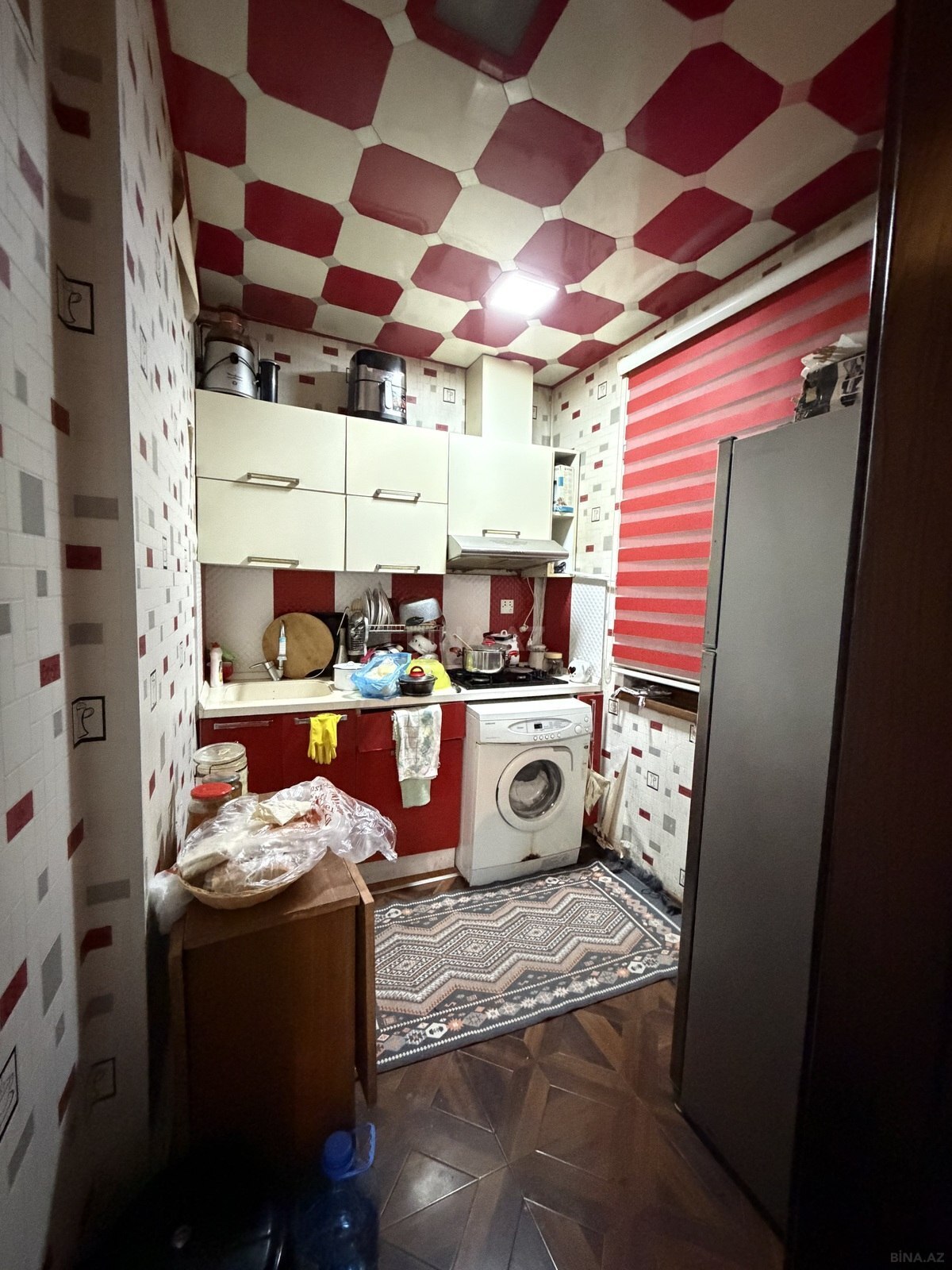 3 otaqlı Köhnə tikili, Memar Əcəmi m., Bakı