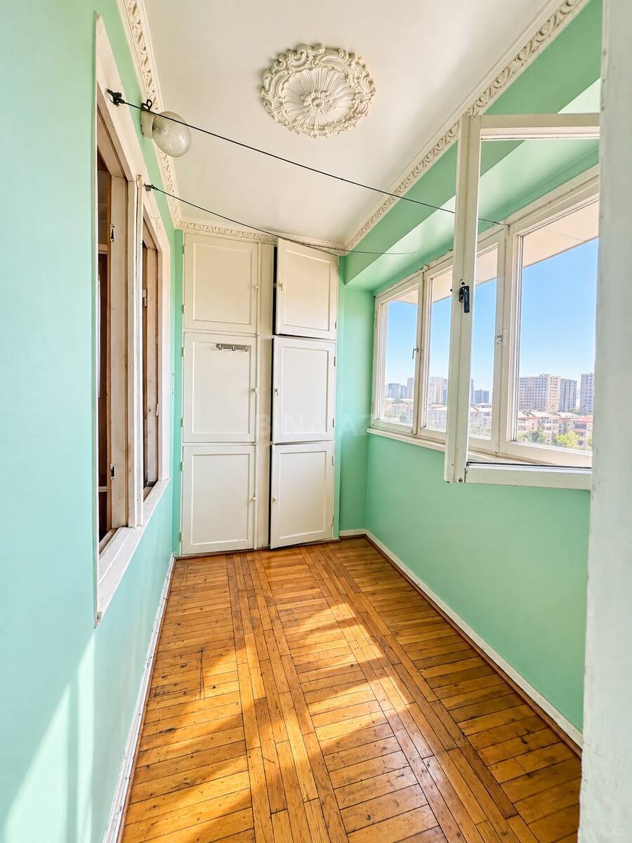 3 otaqlı Köhnə tikili, Qara Qarayev m., Bakı