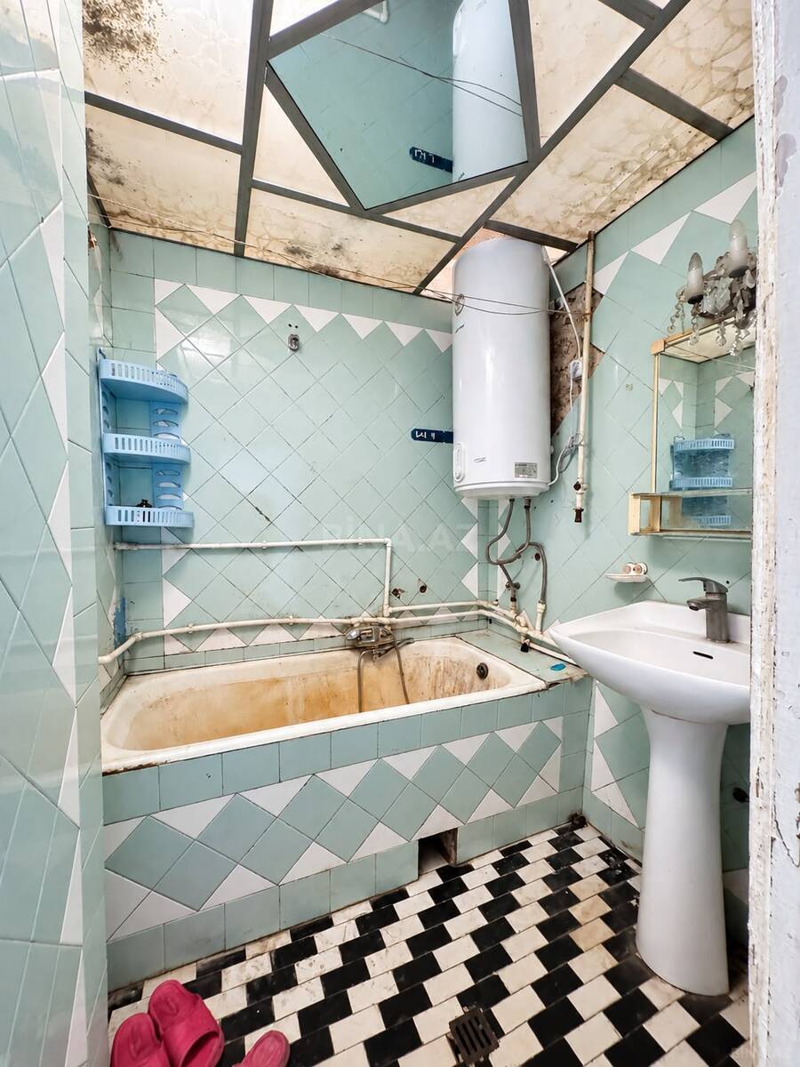 3 otaqlı Köhnə tikili, Qara Qarayev m., Bakı