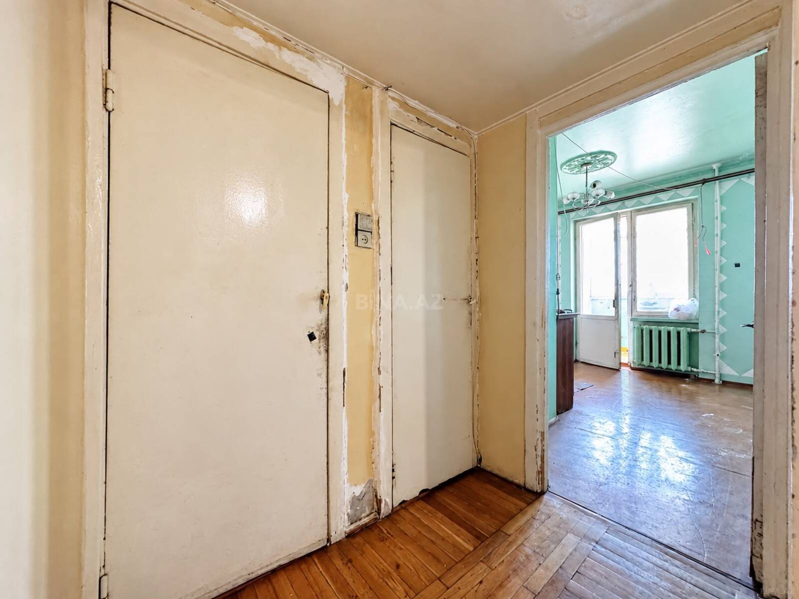 3 otaqlı Köhnə tikili, Qara Qarayev m., Bakı