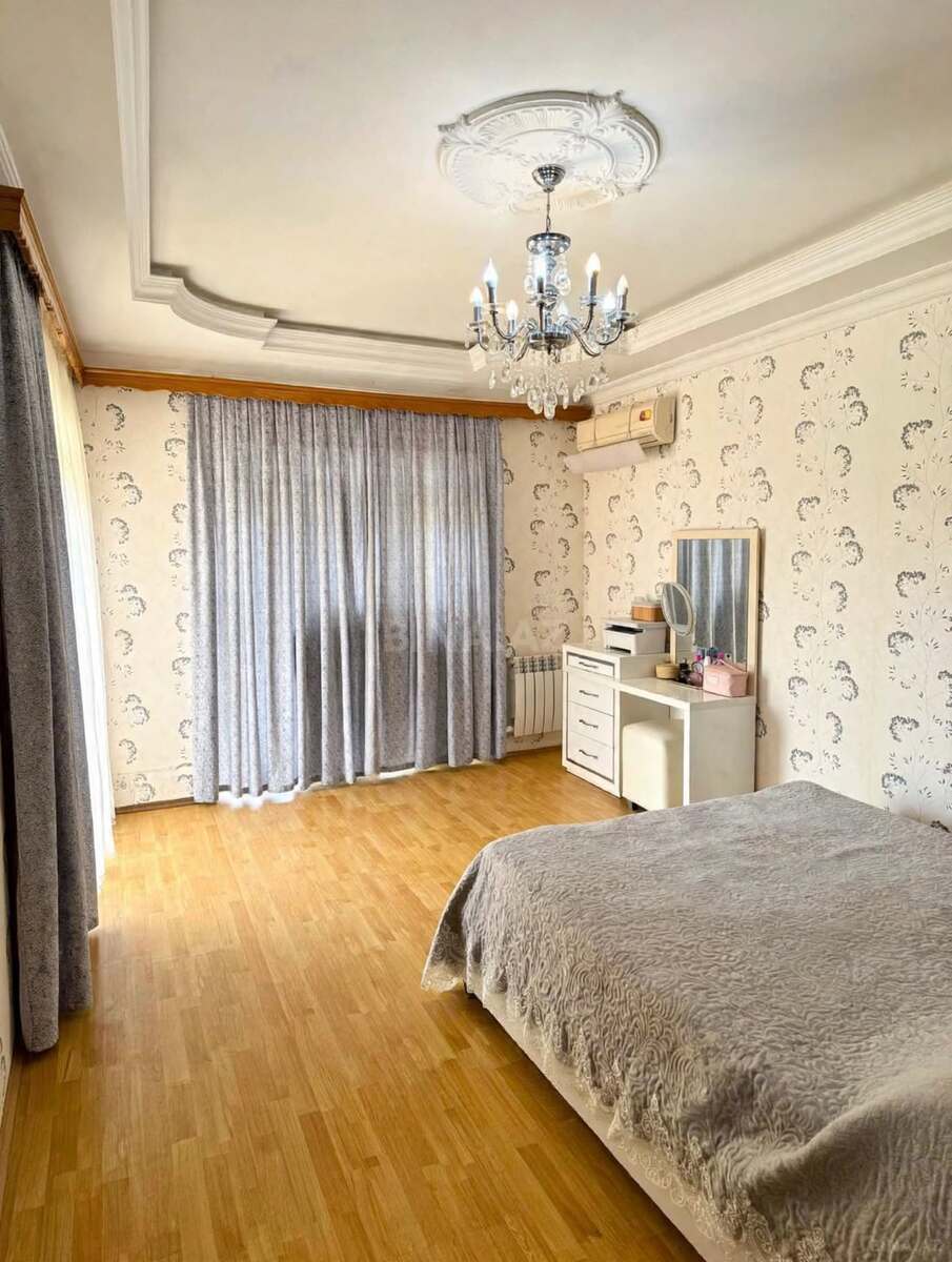 3 otaqlı Köhnə tikili, Neftçilər m., Bakı
