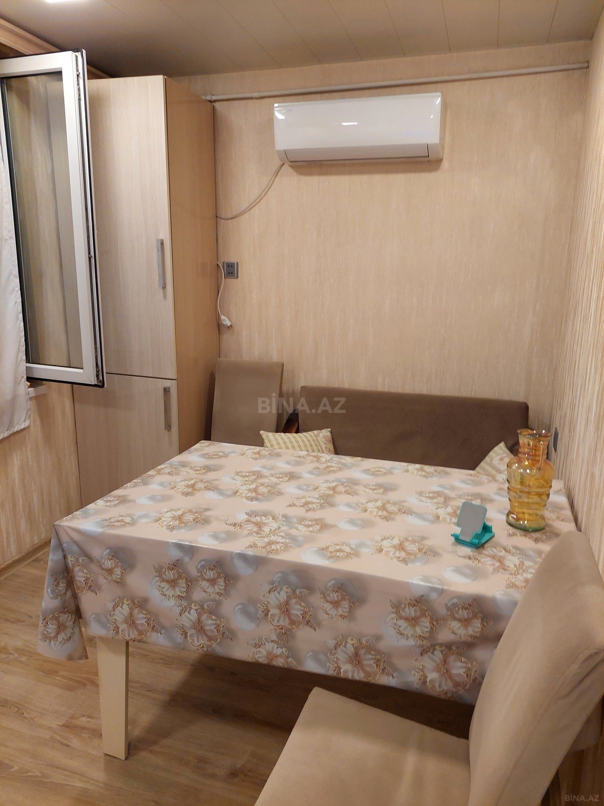 3 otaqlı Köhnə tikili, Elmlər Akademiyası m., Bakı