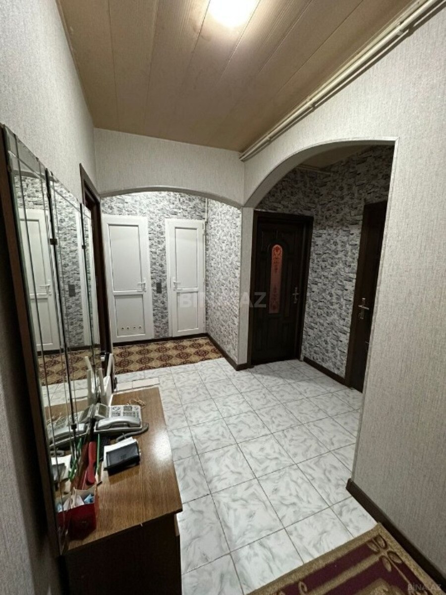 3 otaqlı Köhnə tikili, Xalqlar Dostluğu m., Bakı