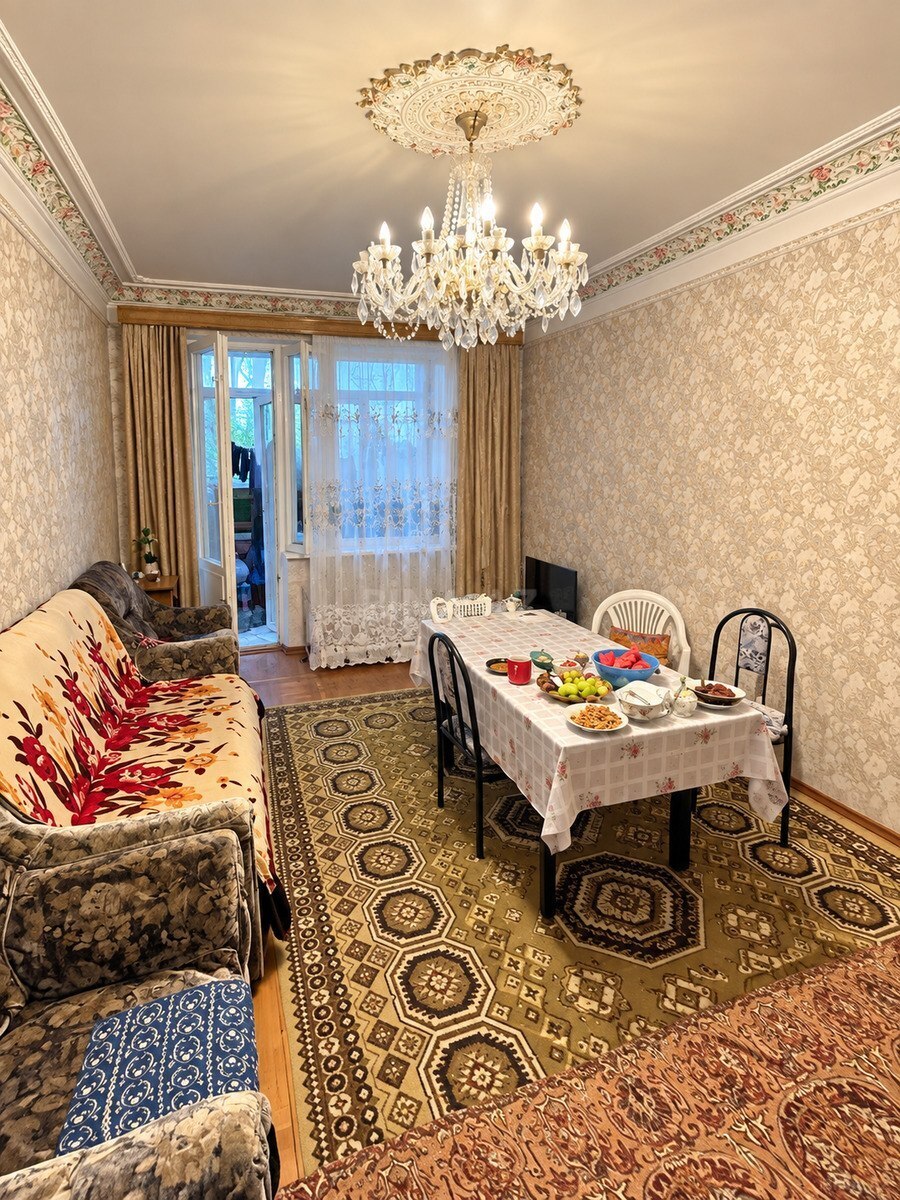 3 otaqlı Köhnə tikili, Xalqlar Dostluğu m., Bakı