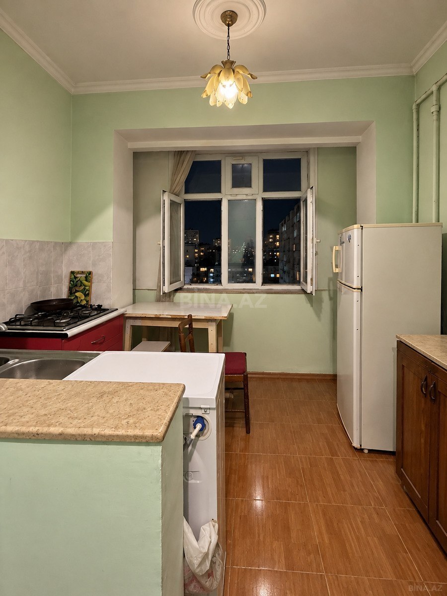 2 otaqlı Köhnə tikili, İnşaatçılar m., Bakı