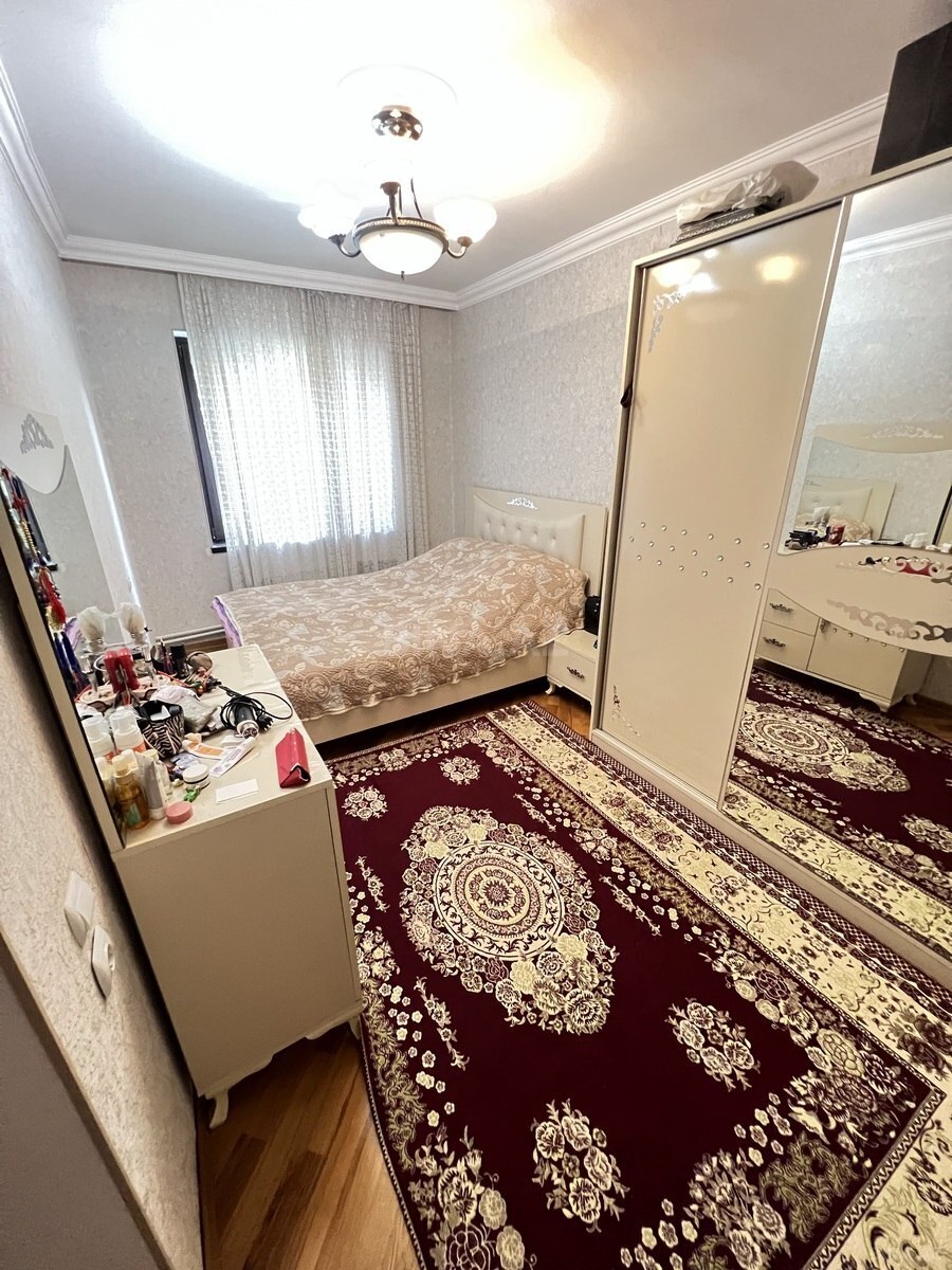 4 otaqlı Köhnə tikili, Azadlıq Prospekti m., Bakı