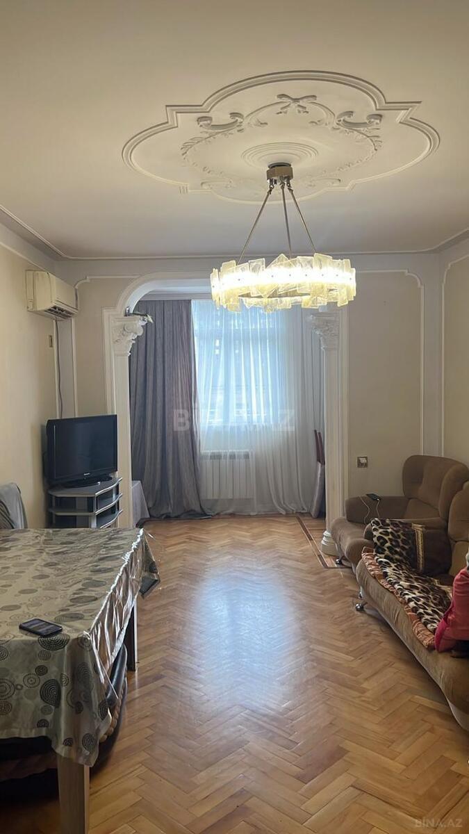 2 otaqlı Köhnə tikili, Qara Qarayev m., Bakı