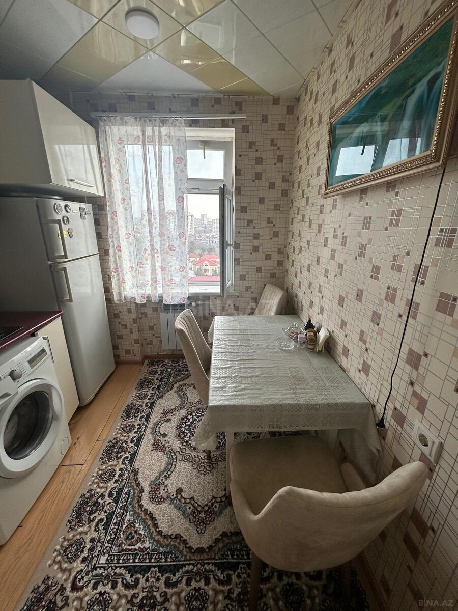 3 otaqlı Köhnə tikili, Azadlıq Prospekti m., Bakı
