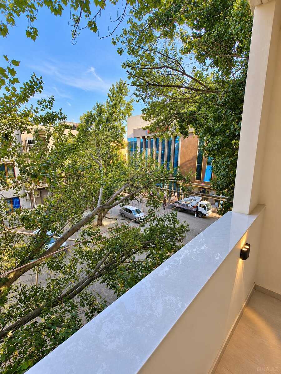 3 otaqlı Köhnə tikili, Bakıxanov q., Bakı