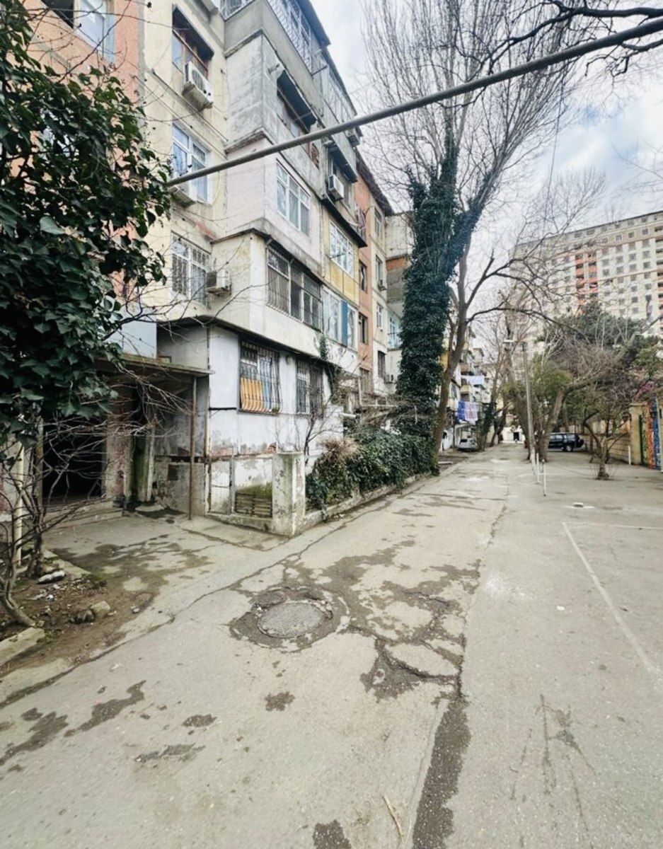 2 otaqlı Köhnə tikili, Memar Əcəmi m., Bakı