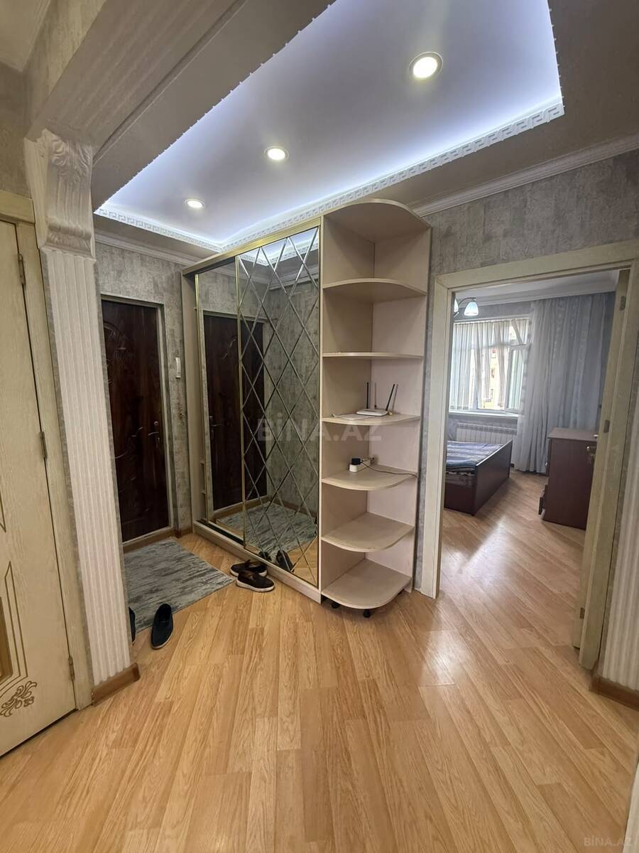 3 otaqlı Köhnə tikili, Xalqlar Dostluğu m., Bakı