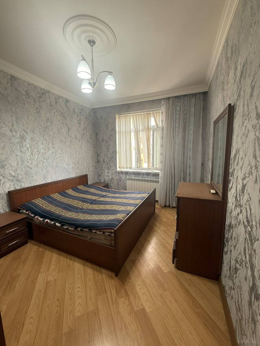 3 otaqlı Köhnə tikili, Xalqlar Dostluğu m., Bakı