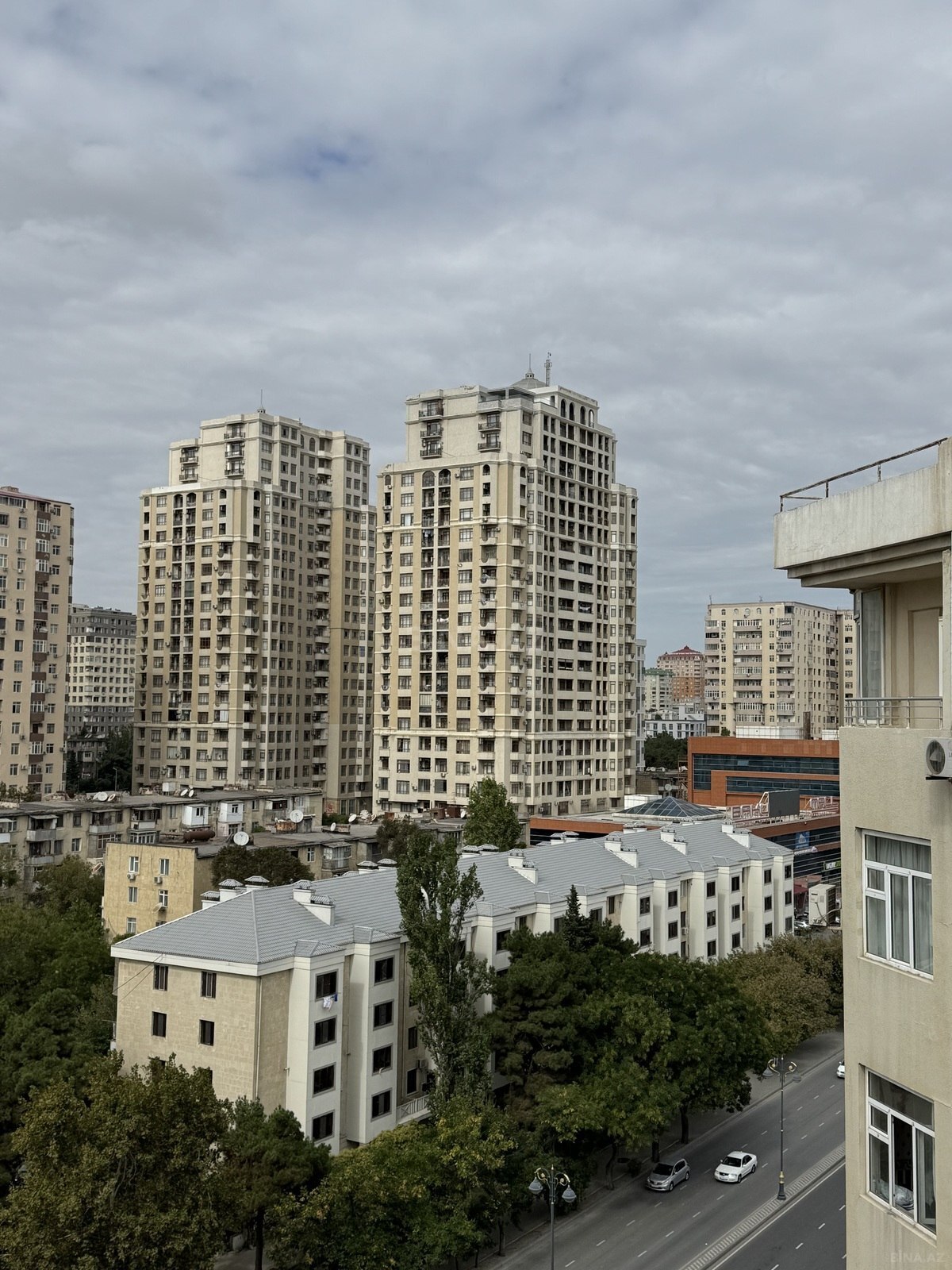 3 otaqlı Yeni tikili, İnşaatçılar m., Bakı