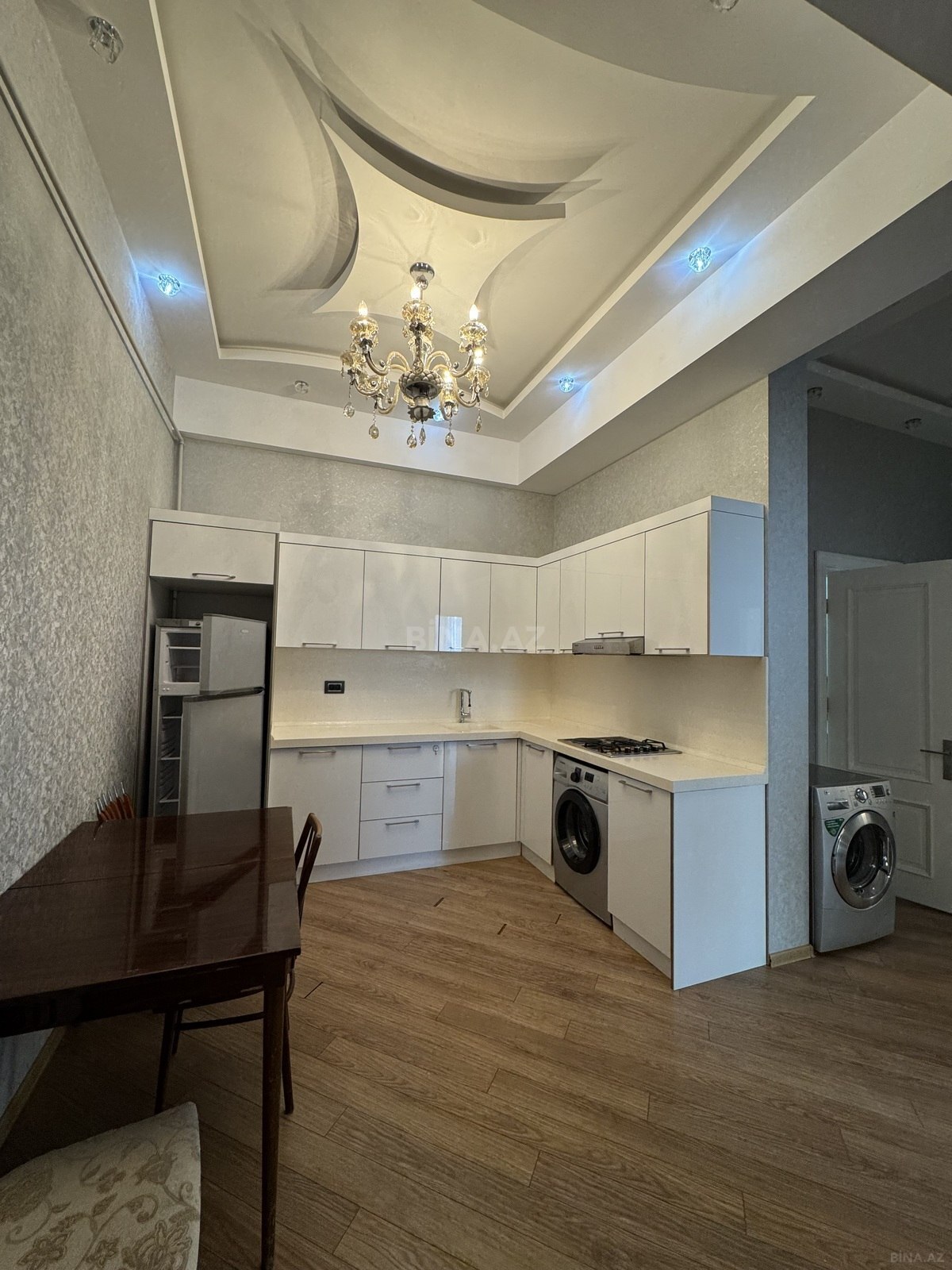 3 otaqlı Yeni tikili, İnşaatçılar m., Bakı