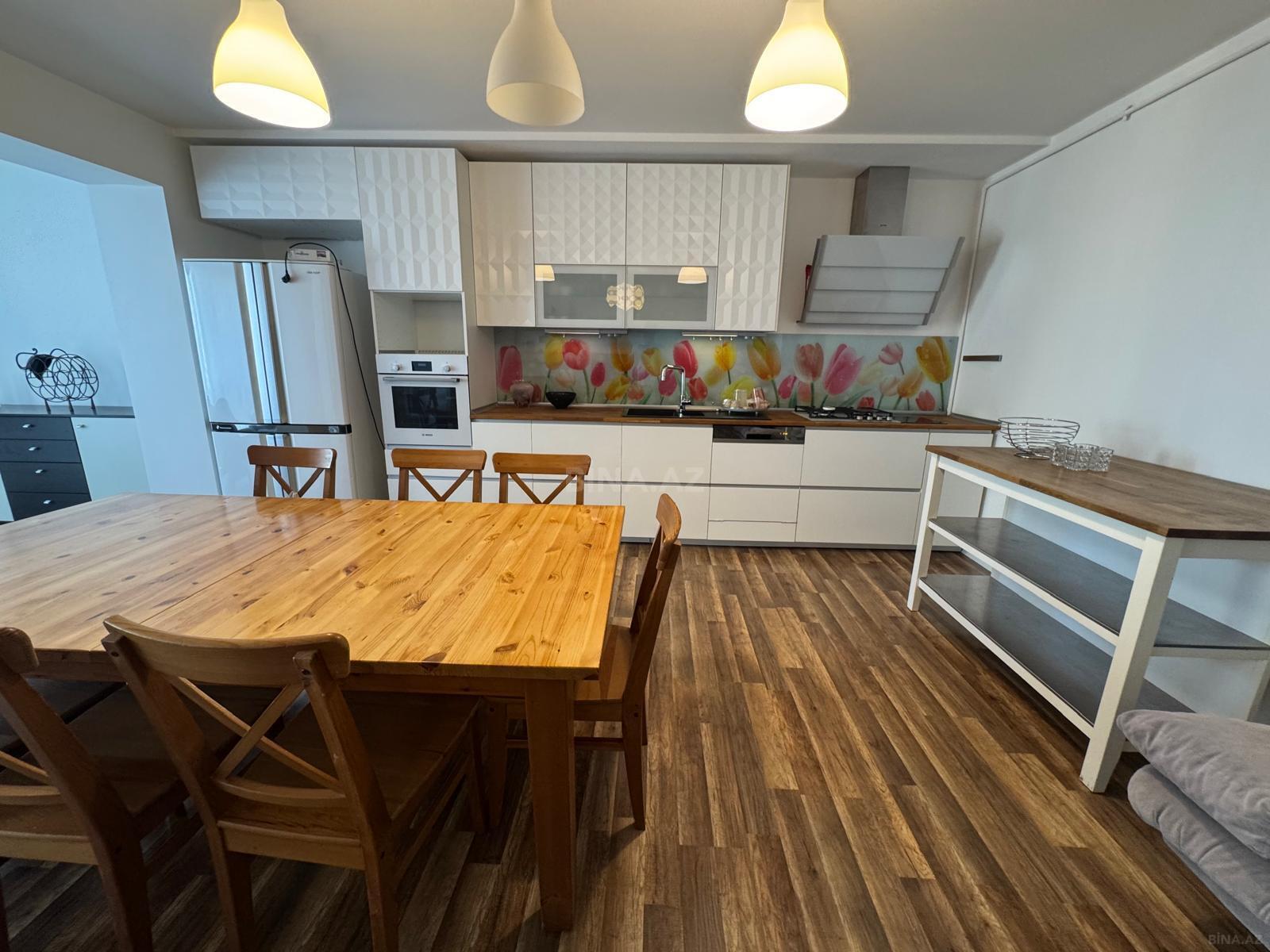 3 otaqlı Köhnə tikili, İçəri Şəhər m., Bakı